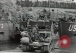Immagine di Landing Craft serbatoio Dartmouth Inghilterra, 1944, secondo 30 filmato di repertorio 65675060436