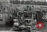 Immagine di Landing Craft serbatoio Dartmouth Inghilterra, 1944, secondo 31 filmato di repertorio 65675060436