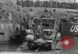 Immagine di Landing Craft serbatoio Dartmouth Inghilterra, 1944, secondo 34 filmato di repertorio 65675060436