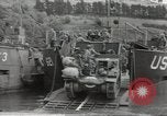 Immagine di Landing Craft serbatoio Dartmouth Inghilterra, 1944, secondo 36 filmato di repertorio 65675060436