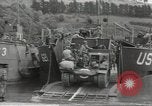 Immagine di Landing Craft serbatoio Dartmouth Inghilterra, 1944, secondo 38 filmato di repertorio 65675060436