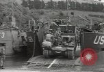 Immagine di Landing Craft serbatoio Dartmouth Inghilterra, 1944, secondo 39 filmato di repertorio 65675060436