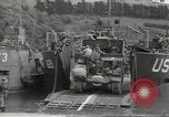 Immagine di Landing Craft serbatoio Dartmouth Inghilterra, 1944, secondo 41 filmato di repertorio 65675060436