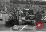 Immagine di Landing Craft serbatoio Dartmouth Inghilterra, 1944, secondo 45 filmato di repertorio 65675060436