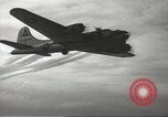 Standbild alliierte Bomber Normandie Frankreich, 1944, aus Sekunde 21 historischem Filmmaterial Videoclip 65675060448