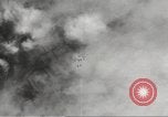 Standbild alliierte Bomber Normandie Frankreich, 1944, aus Sekunde 34 historischem Filmmaterial Videoclip 65675060448