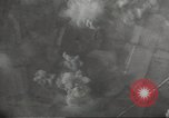 Standbild alliierte Bomber Normandie Frankreich, 1944, aus Sekunde 44 historischem Filmmaterial Videoclip 65675060448