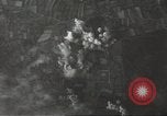 Standbild alliierte Bomber Normandie Frankreich, 1944, aus Sekunde 53 historischem Filmmaterial Videoclip 65675060448