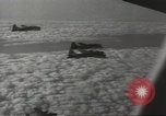 Standbild alliierte Bomber Normandie Frankreich, 1944, aus Sekunde 57 historischem Filmmaterial Videoclip 65675060448