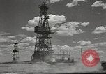 Immagine di Petrolio russo ben tower La Russia, 1941, secondo 15 filmato di repertorio 65675060460