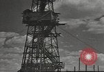 Immagine di Petrolio russo ben tower La Russia, 1941, secondo 16 filmato di repertorio 65675060460
