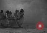 Standbild russische Rote Kreuz Frauen Russland, 1941, aus Sekunde 60 historischem Filmmaterial Videoclip 65675060461