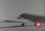 Immagine di C-47 piano dello Skytrain Il Nord Africa, 1943, secondo 40 filmato di repertorio 65675060466