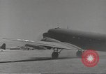 Immagine di C-47 piano dello Skytrain Il Nord Africa, 1943, secondo 41 filmato di repertorio 65675060466