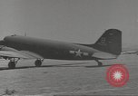 Immagine di C-47 piano dello Skytrain Il Nord Africa, 1943, secondo 48 filmato di repertorio 65675060466