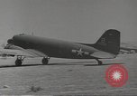 Immagine di C-47 piano dello Skytrain Il Nord Africa, 1943, secondo 50 filmato di repertorio 65675060466