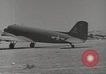 Immagine di C-47 piano dello Skytrain Il Nord Africa, 1943, secondo 51 filmato di repertorio 65675060466