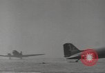 Immagine di C-47 piano dello Skytrain Il Nord Africa, 1943, secondo 56 filmato di repertorio 65675060466