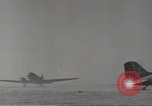 Immagine di C-47 piano dello Skytrain Il Nord Africa, 1943, secondo 57 filmato di repertorio 65675060466