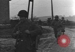 Standbild USA airborne Truppen Cheneaux Belgien, 1944, aus Sekunde 28 historischem Filmmaterial Videoclip 65675060479