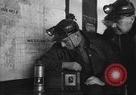 Image Les travailleurs de la mine terminent leur grève en décembre 1946 Westland Pennsylvanie, 1946, de la seconde 20 séquences d'archives historiques vidéo 65675060481