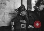 Image Les travailleurs de la mine terminent leur grève en décembre 1946 Westland Pennsylvanie, 1946, de la seconde 22 séquences d'archives historiques vidéo 65675060481