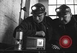 Image Les travailleurs de la mine terminent leur grève en décembre 1946 Westland Pennsylvanie, 1946, de la seconde 24 séquences d'archives historiques vidéo 65675060481