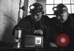 Image Les travailleurs de la mine terminent leur grève en décembre 1946 Westland Pennsylvanie, 1946, de la seconde 25 séquences d'archives historiques vidéo 65675060481