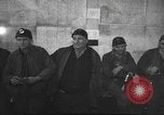 Image Les travailleurs de la mine terminent leur grève en décembre 1946 Westland Pennsylvanie, 1946, de la seconde 61 séquences d'archives historiques vidéo 65675060481