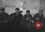 Image Les travailleurs de la mine terminent leur grève en décembre 1946 Westland Pennsylvanie, 1946, de la seconde 62 séquences d'archives historiques vidéo 65675060481