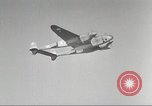 Standbild B-17 Flying Fortress New Georgia Island Solomon Islands USA, 1943, aus Sekunde 35 historischem Filmmaterial Videoclip 65675060485