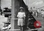 Standbild Waggons Kalkutta Indien, 1945, aus Sekunde 29 historischem Filmmaterial Videoclip 65675060488
