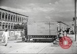 Standbild Waggons Kalkutta Indien, 1945, aus Sekunde 57 historischem Filmmaterial Videoclip 65675060488