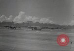 Standbild B-24 Liberator Bomber Kahili Papua Neu Guinea, 1943, aus Sekunde 13 historischem Filmmaterial Videoclip 65675060498