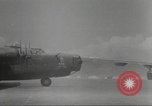 Standbild B-24 Liberator Bomber Kahili Papua Neu Guinea, 1943, aus Sekunde 16 historischem Filmmaterial Videoclip 65675060498