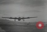 Standbild B-24 Liberator Bomber Kahili Papua Neu Guinea, 1943, aus Sekunde 23 historischem Filmmaterial Videoclip 65675060498