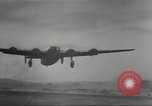 Standbild B-24 Liberator Bomber Kahili Papua Neu Guinea, 1943, aus Sekunde 24 historischem Filmmaterial Videoclip 65675060498