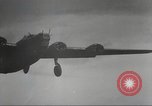 Standbild B-24 Liberator Bomber Kahili Papua Neu Guinea, 1943, aus Sekunde 25 historischem Filmmaterial Videoclip 65675060498