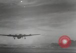 Standbild B-24 Liberator Bomber Kahili Papua Neu Guinea, 1943, aus Sekunde 32 historischem Filmmaterial Videoclip 65675060498