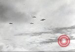 Standbild B-24 Liberator Bomber Kahili Papua Neu Guinea, 1943, aus Sekunde 38 historischem Filmmaterial Videoclip 65675060498