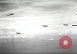 Standbild B-24 Liberator Bomber Kahili Papua Neu Guinea, 1943, aus Sekunde 41 historischem Filmmaterial Videoclip 65675060498