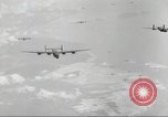 Standbild B-24 Liberator Bomber Kahili Papua Neu Guinea, 1943, aus Sekunde 47 historischem Filmmaterial Videoclip 65675060498