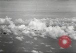 Standbild B-24 Liberator Bomber Insel Ballale Salomonen, 1943, aus Sekunde 12 historischem Filmmaterial Videoclip 65675060499