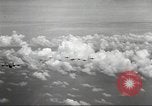 Standbild B-24 Liberator Bomber Insel Ballale Salomonen, 1943, aus Sekunde 13 historischem Filmmaterial Videoclip 65675060499