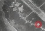 Standbild B-24 Liberator Bomber Insel Ballale Salomonen, 1943, aus Sekunde 23 historischem Filmmaterial Videoclip 65675060499