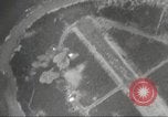 Standbild B-24 Liberator Bomber Insel Ballale Salomonen, 1943, aus Sekunde 26 historischem Filmmaterial Videoclip 65675060499
