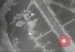Standbild B-24 Liberator Bomber Insel Ballale Salomonen, 1943, aus Sekunde 27 historischem Filmmaterial Videoclip 65675060499