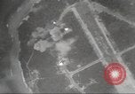 Standbild B-24 Liberator Bomber Insel Ballale Salomonen, 1943, aus Sekunde 28 historischem Filmmaterial Videoclip 65675060499