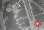 Standbild B-24 Liberator Bomber Insel Ballale Salomonen, 1943, aus Sekunde 31 historischem Filmmaterial Videoclip 65675060499
