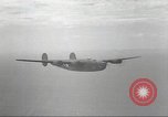Standbild B-24 Liberator Bomber Insel Ballale Salomonen, 1943, aus Sekunde 33 historischem Filmmaterial Videoclip 65675060499